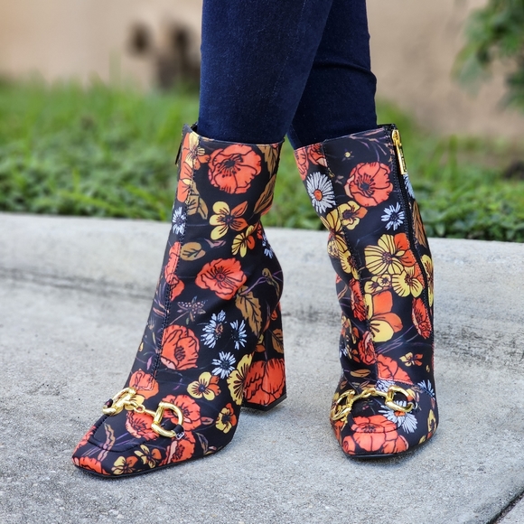 Women Flower Print Square Toe Chain Bit Buckle Block Heel Bootie - Picture 3 of 5